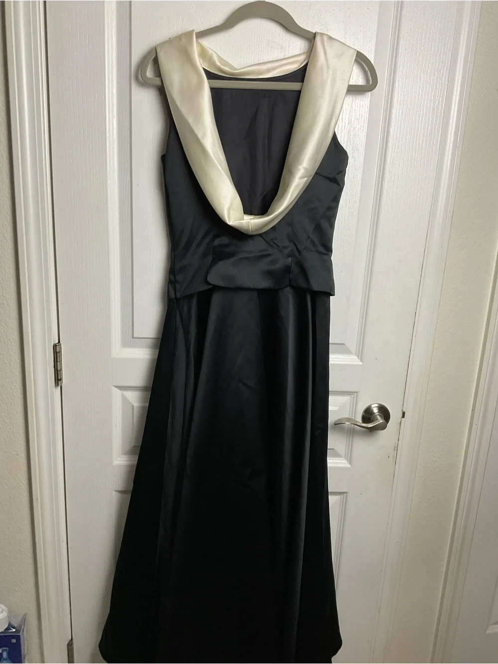 Scott McClintock Black & Ivory Satin Formal Gown Dress Size 6